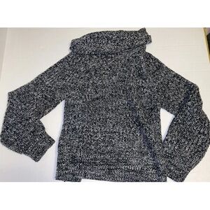 Kendall & Kylie Women's Black and White cable knit Sweater medium